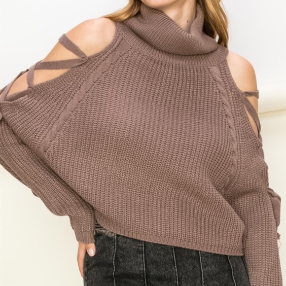Super cute Knit Sweater with Cut Sleeves - Picture 2 of 5